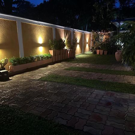 Lahiru Airport Villa Andiambalama Exterior foto